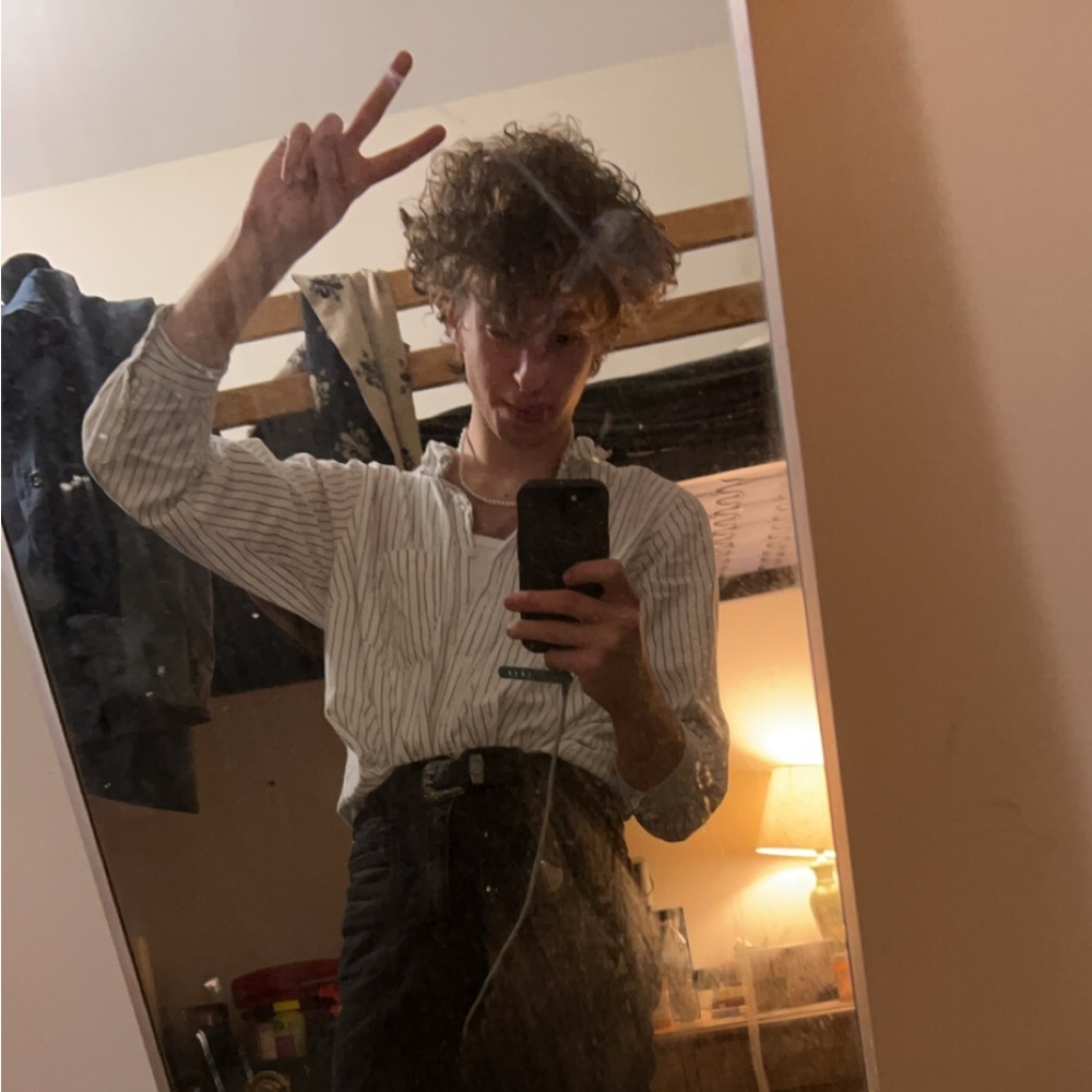 Meet your Posher, Elia